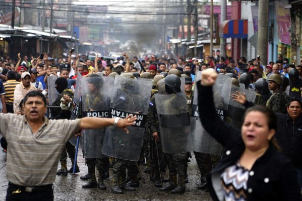 Turbas causan terror en la tercera avenida de San Pedro Sula