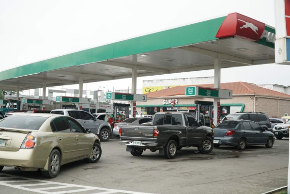 Centros comerciales del este en poder de vándalos