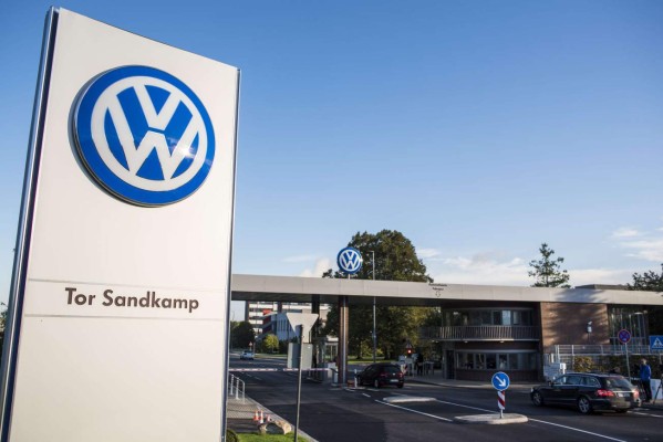 Volkswagen para producción en seis fábricas en Alemania