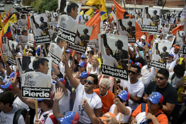 Oposición pide la liberación de López