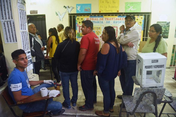 Eurodiputados observan elecciones de Honduras que transcurren con normalidad
