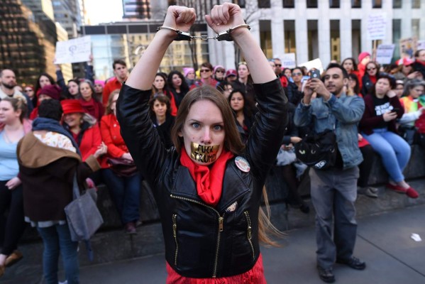 Women participate in a protest on 5th Avenue near Trump Tower in New York on March 8, 2017 during a #DayWithoutAWoman protest in New York. / AFP PHOTO / TIMOTHY A. CLARY