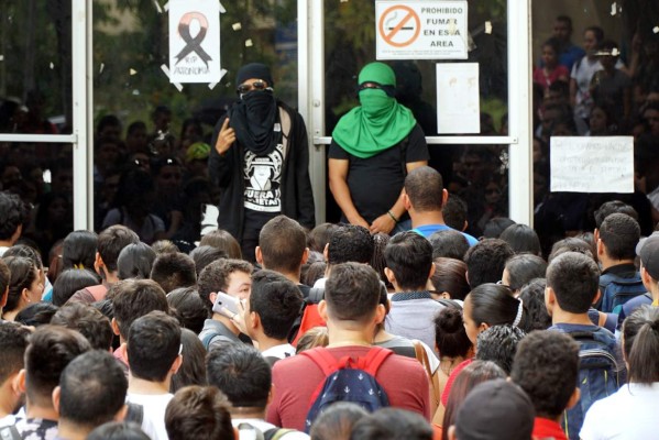 Autoridades y alumnos reanudan actividades académicas en la Unah-vs