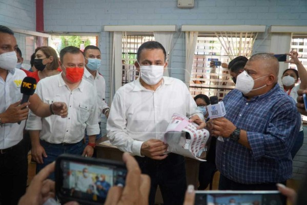 Elecciones primarias 2021: 'Toñito' Rivera ejerce el sufragio en UNAH-VS