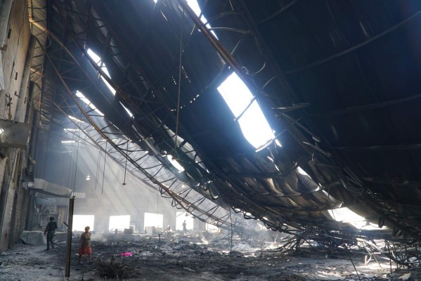 Vuelve la calma con negocios en la ruina en San Pedro Sula