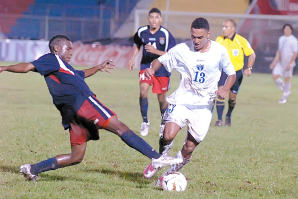 Honduras con pasaporte en mano hacia Guatemala