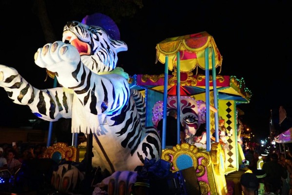 Sampedranos vibraron con el desfile de carrozas de la Feria Juniana 2017