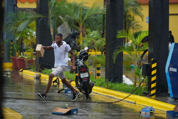 Ola de saqueos sacude comercios de San Pedro Sula