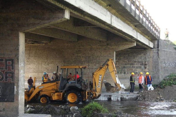 Trabajos de ampliación de dos puentes en bulevar del norte costarán L3.5 millones