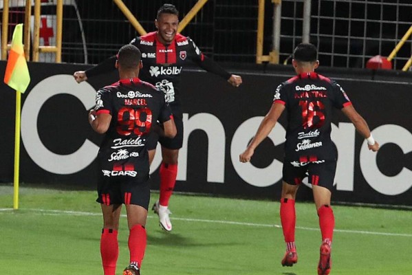 Alex López vuelve a brillar en otro triunfo del Alajuelense sobre Saprissa