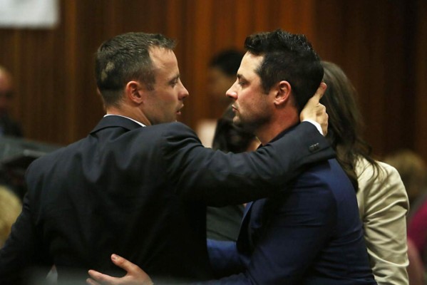 El hermano de Pistorius podría ir a prisión por borrar pruebas