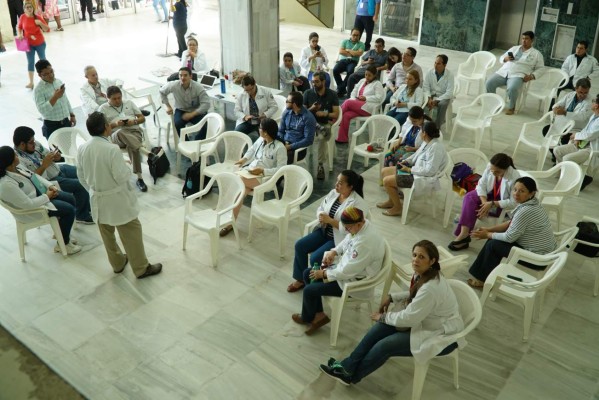 Salud contrata médicos temporales para sustituir a los huelguistas