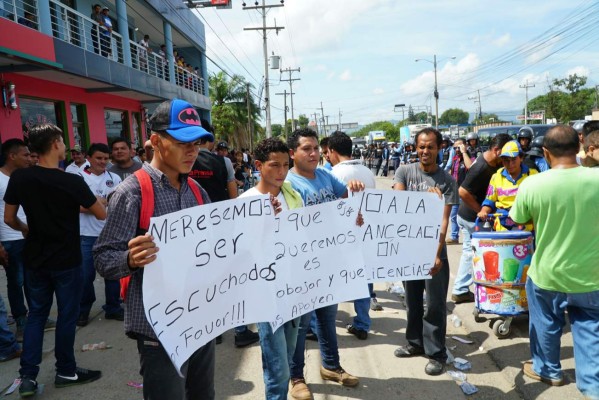 Pobladores son afectados por paro de transporte en zona norte