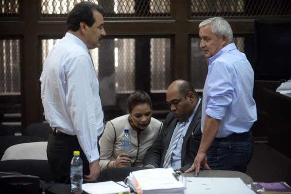 Así gastaron millonario soborno Pérez Molina y Baldetti