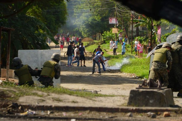 Bloqueos en vías del Valle de Sula impiden a miles llegar a sus trabajos