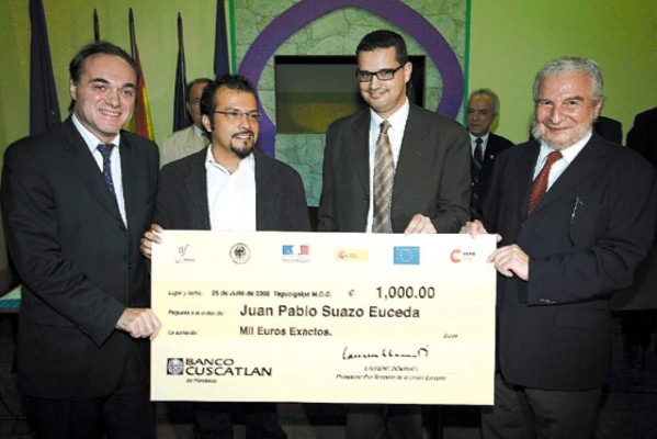 Entregan el premio Hibueras
