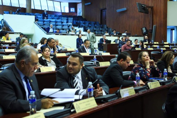 Diputados nacionalistas evalúan agenda con Juan Orlando Hernández