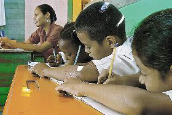 Se reprogramarán exámenes en Educación