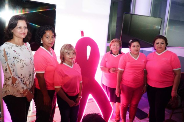 Octubre se viste de rosa para luchar contra el cáncer de seno