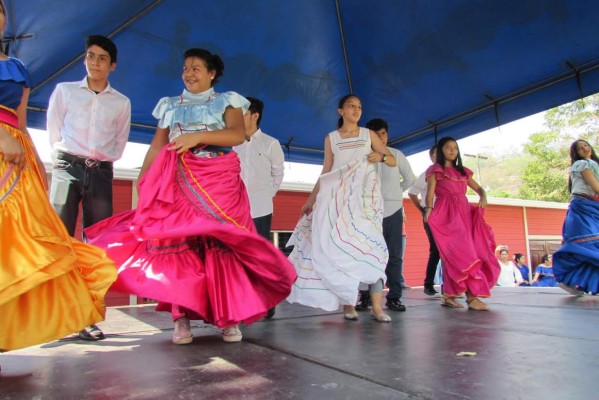Escuela Canaan se luce con 'Feria de naciones”
