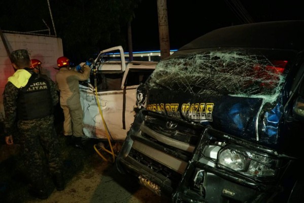 Buscan a taxista que provocó el accidente donde murieron tres mujeres