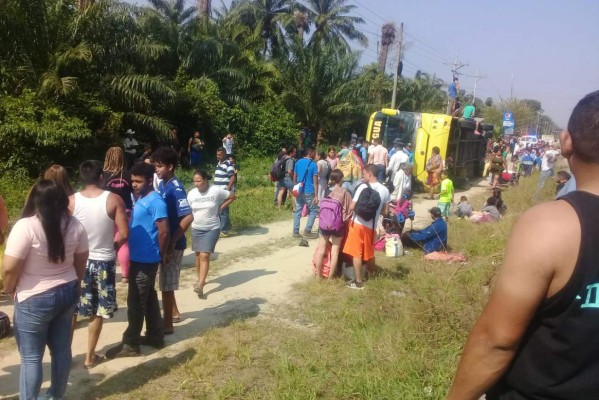 Grupo de excursionistas sufre accidente en viaje de Comayagua a Tela