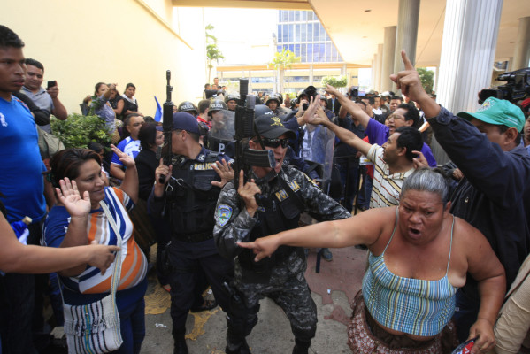 Protesta en el Congreso Nacional termina en violenta riña