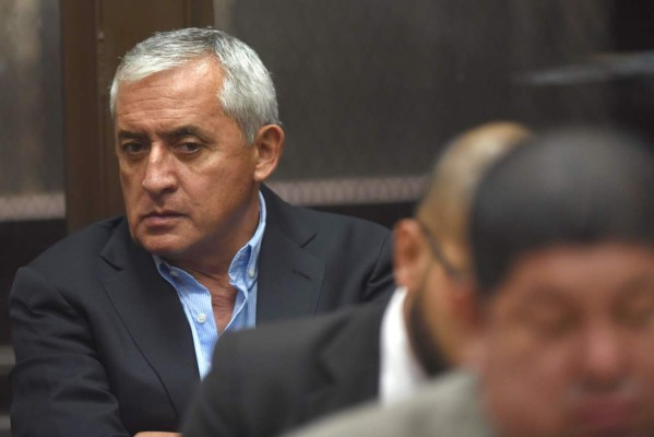 Abogado pide fin a persecución a Pérez Molina por corrupción