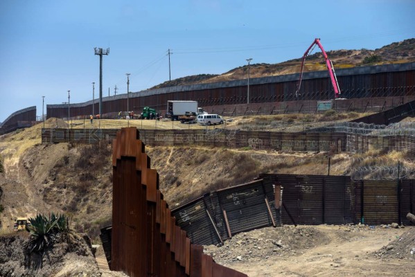 Pentágono desbloquea 3,600 millones de dólares para el muro de Trump