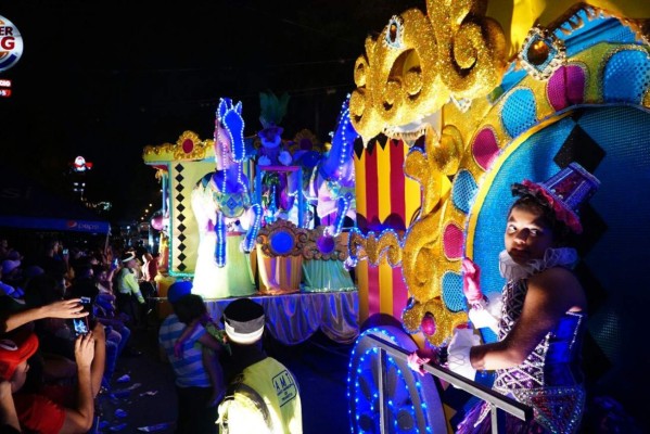 Sampedranos vibraron con el desfile de carrozas de la Feria Juniana 2017