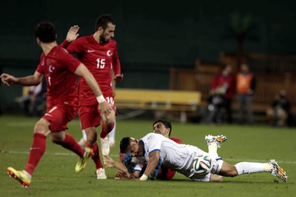 Honduras comienza con el pie izquierdo su camino hacia Brasil