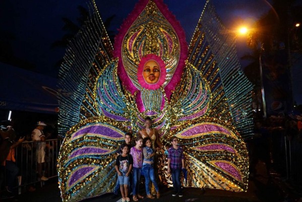 Sampedranos vibraron con el desfile de carrozas de la Feria Juniana 2017