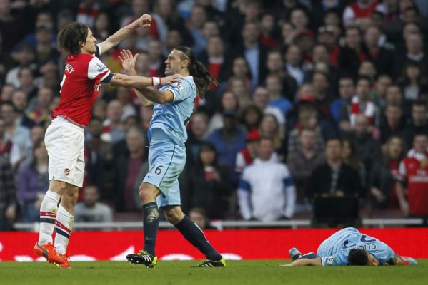 Arsenal frustra el intento del Manchester City de ser líder