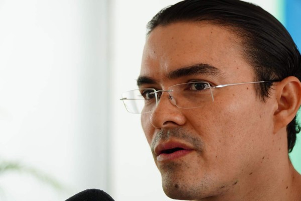 Adolescente recibe riñón de su madre en exitosa operación