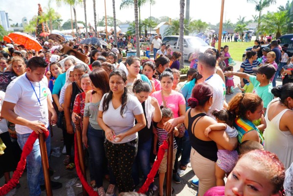 Voces de Esperanza entrega alimentos a miles de sampedranos