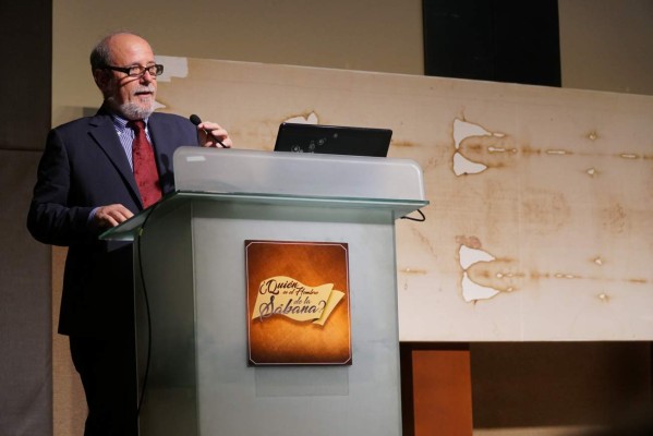 Conferencistas revelan los misterios del Manto Sagrado