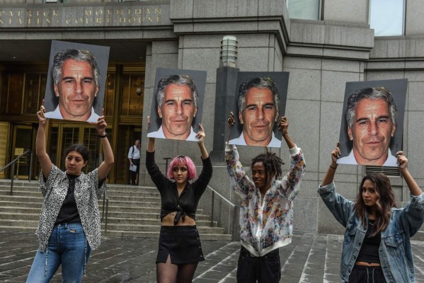 Una presunta víctima de Jeffrey Epstein demanda a sus herederos