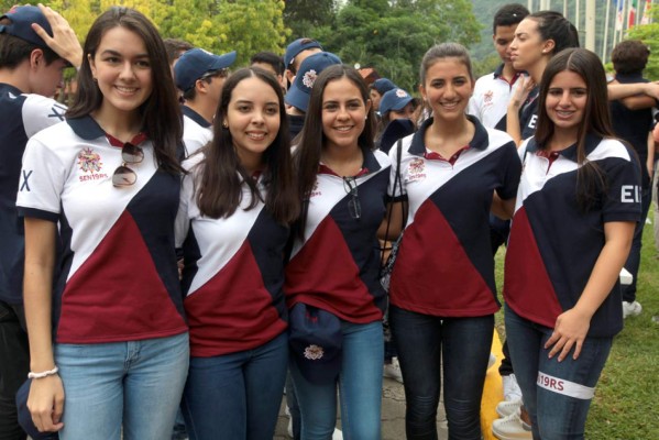 Algarabía por el último año escolar en la EIS