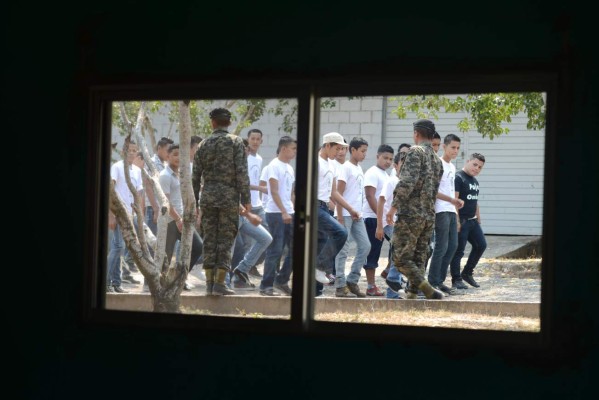 Valores entre barracas: programa militar para adolescentes hondureños