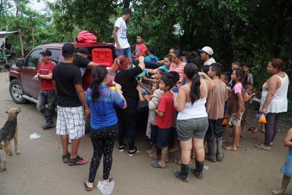 Dos rupturas en el Canal Maya inundan a La Lima