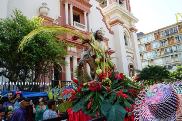 Feligresía católica sampedrana celebra con fervor el Domingo de Ramos