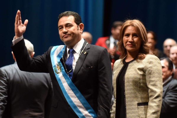 Jimmy Morales declara guerra a la corrupción al asumir presidencia