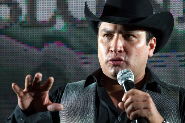 Julión Álvarez responde a acusaciones de nexos con el narco