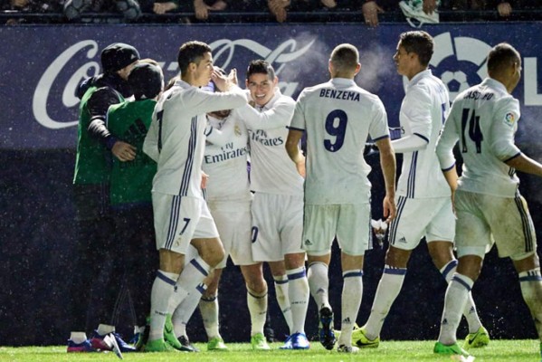 Real Madrid vence al Osasuna y sigue en el liderato de la Liga española