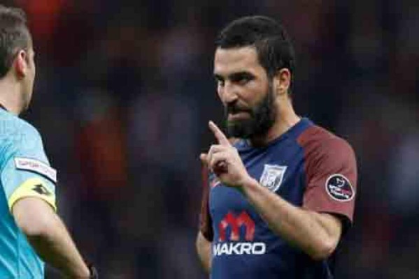 Arda Turan a un paso de ir a la cárcel tras romperle la nariz a cantante