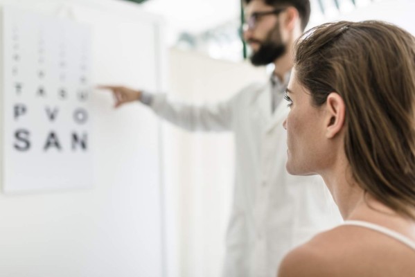 Unos exámenes oculares rutinarios detectan problemas de la vista que uno no ve