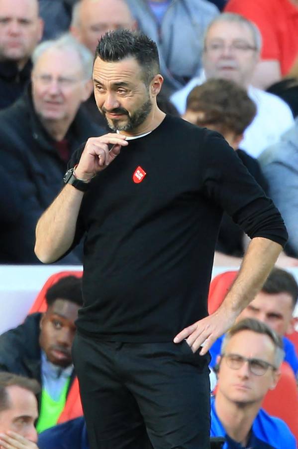 El entrenador italiano Roberto de Zerbi debutó en el banquillo del Brighton.