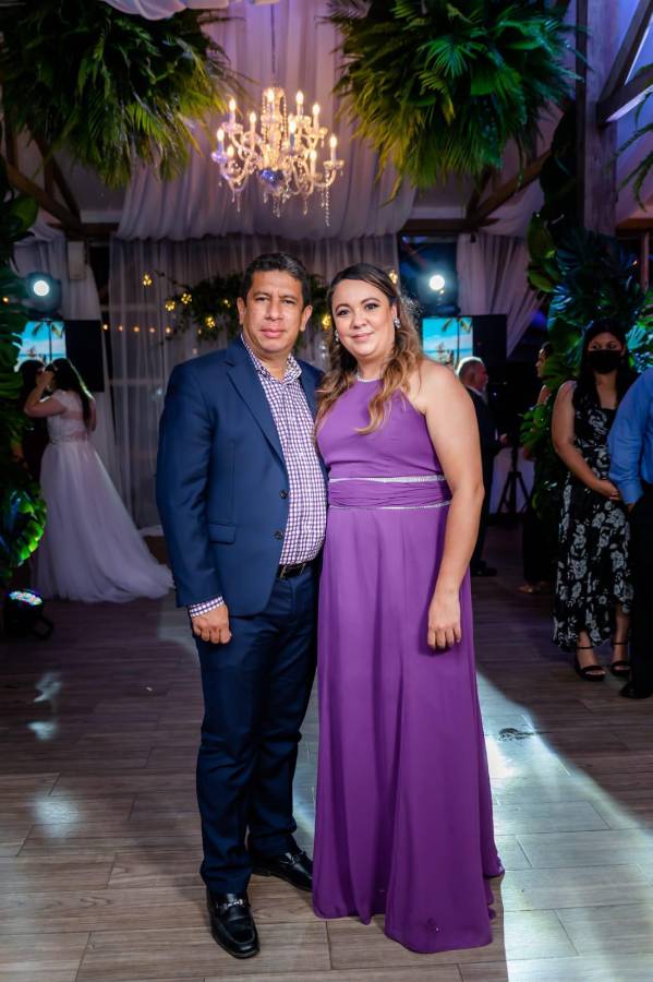 Fernando y Candy se unen en sagrado matrimonio