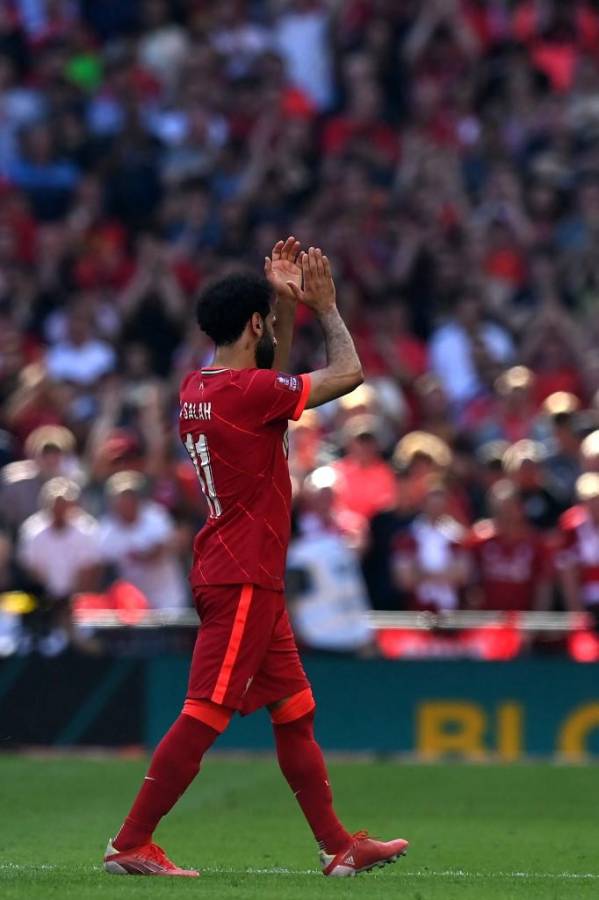 Momento en donde Mohamed Salah se retiró lesionado de la final de la FA Cup.