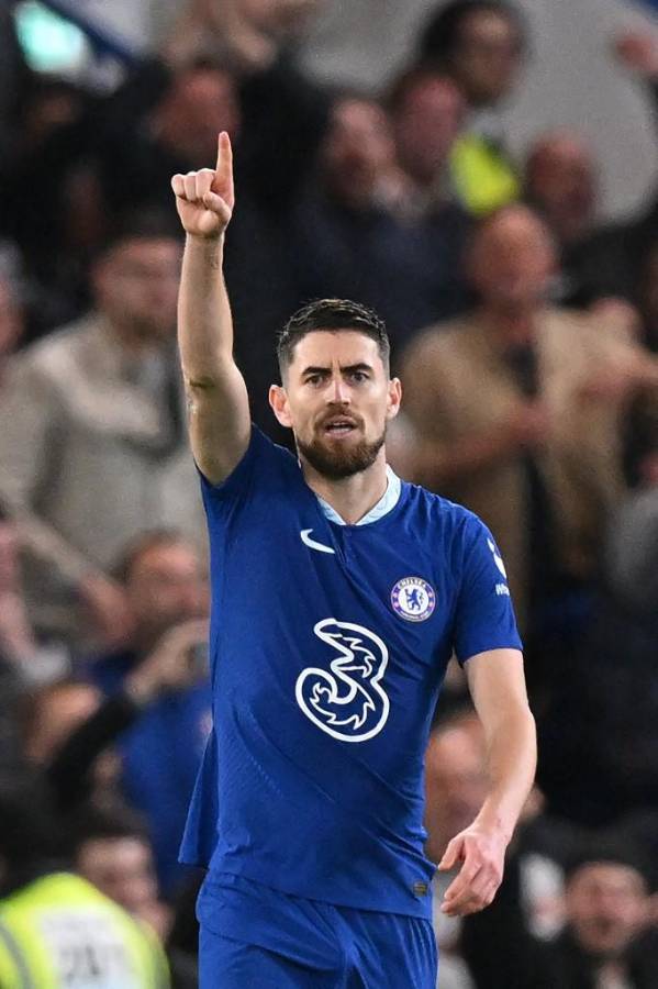 Jorginho festejando su gol de penal.